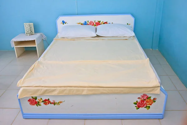 Kamar Tidur Dengan Perabotan Kayu Keras — Stok Foto