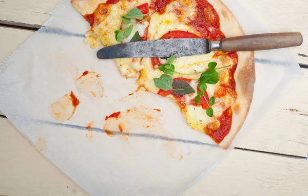 Pizza Tradicional Italiana Margherita Tomate Mussarela Manjericão — Fotografia de Stock