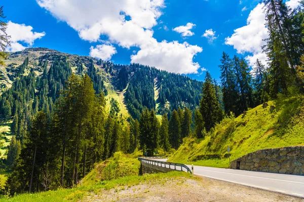 Δρόμος Ανάμεσα Στις Άλπεις Όρη Klosters Serneus Νταβός Ελβετία Graubuenden — Φωτογραφία Αρχείου