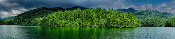 Lago Paisagem Santeetlah Grandes Montanhas Fumegantes — Fotografia de Stock