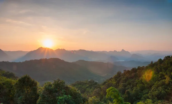 Majestuoso Atardecer Paisaje Las Montañas Madre Nacional Tailandia — Foto de Stock