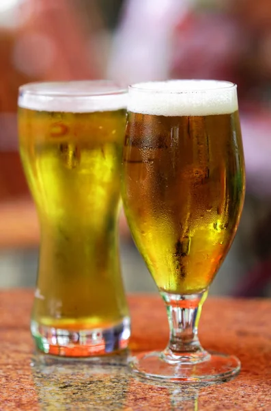 Zwei Gläser Frisches Bier — Stockfoto