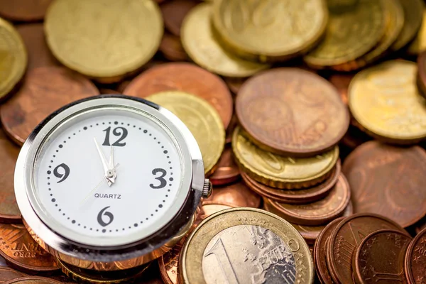 Евро Монеты Часы Показывающие Минут — стоковое фото