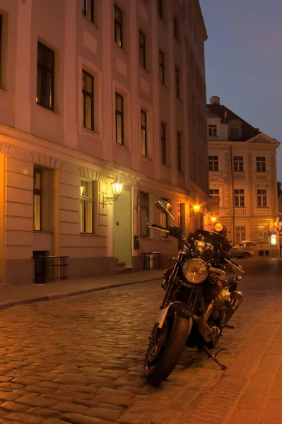 Cidade Velha Riga Noite Com Moto — Fotografia de Stock