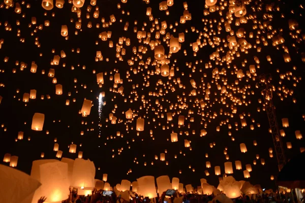 Himmelslaternen Feuerwerk Chiangmai Thailand Loy Krathong Und Peng Festival — Stockfoto