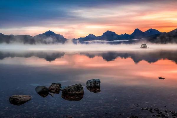 Barco Atracado Lago Mcdonald Perto Apgar — Fotografia de Stock