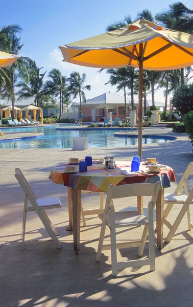 Poolside Dining Bahamas — Stock Photo, Image