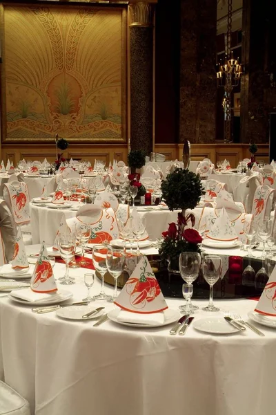 Tables Préparées Pour Une Grande Fête Dans Salle Bal Hôtel — Photo