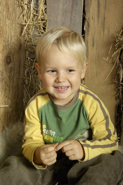 Niño Pequeño Niño Campo — Foto de Stock