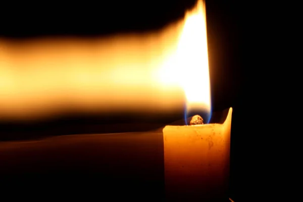 一个隐喻的背景 显示在运动中的蜡烛 描绘了一个时刻的时间 — 图库照片