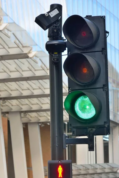 Semáforo Urbano Verde — Foto de Stock