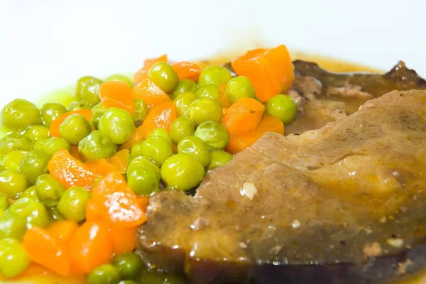 Carne Asada Con Verduras Plato Blanco — Foto de Stock