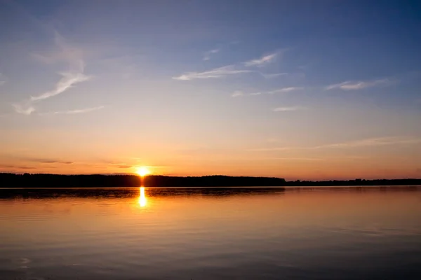 夕焼けと美しいスカイラインビュー — ストック写真