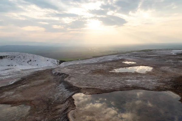 Γενική Άποψη Του Pamukkale Τραβερτίνες Γεωγραφικούς Σχηματισμούς Στο Συννεφιασμένο Ουρανό — Φωτογραφία Αρχείου