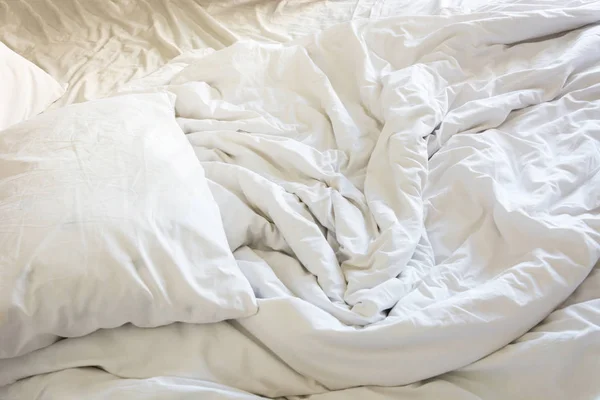 Ρυτιδισμένο Ακατάστατο Κουβέρτα Στο Υπνοδωμάτιο Μετά Ξύπνημα Πρωί Από Τον — Φωτογραφία Αρχείου