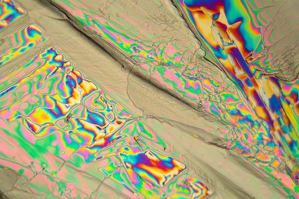 显微镜下的硝酸兰酸酯晶体 放大倍数为100倍 在偏振光下 — 图库照片