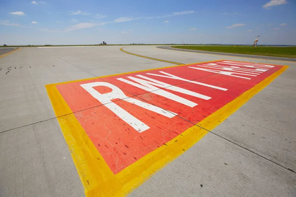 Airfield Marking Taxiway Heading Runway — Stock Photo, Image