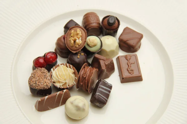 Pralinés Chocolate Belgium Lujo Decorados Con Frutas Frutos Secos —  Fotos de Stock