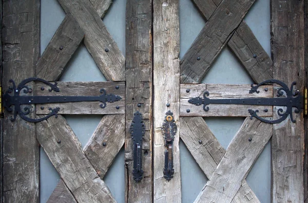 Xパターンの古い木製のドア — ストック写真