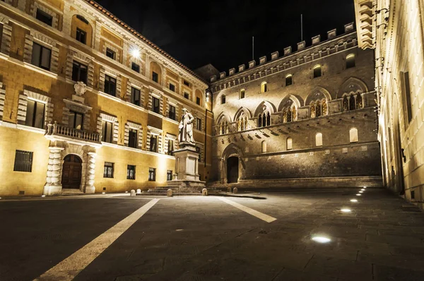 Gece Görüş Piazza Salimbeni Siena Talya — Stok fotoğraf