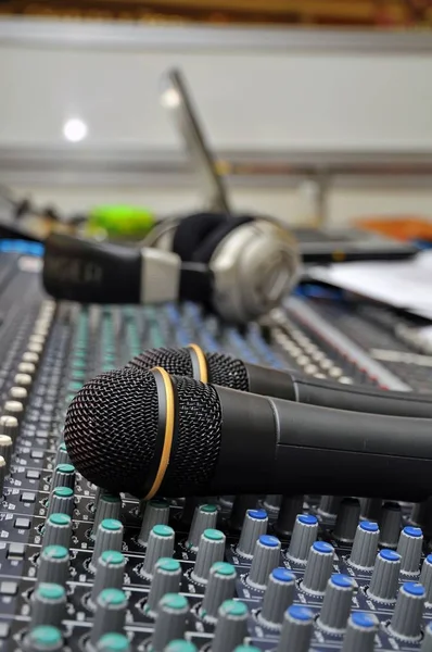 Parte Mezclador Sonido Audio Con Micrófono — Foto de Stock