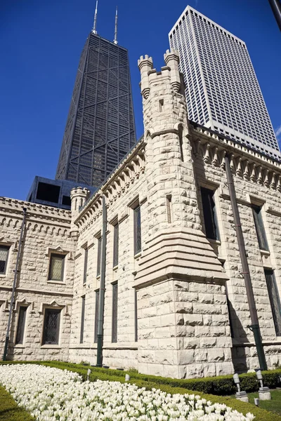 芝加哥 汉考克大厦在背景中的建筑 — 图库照片