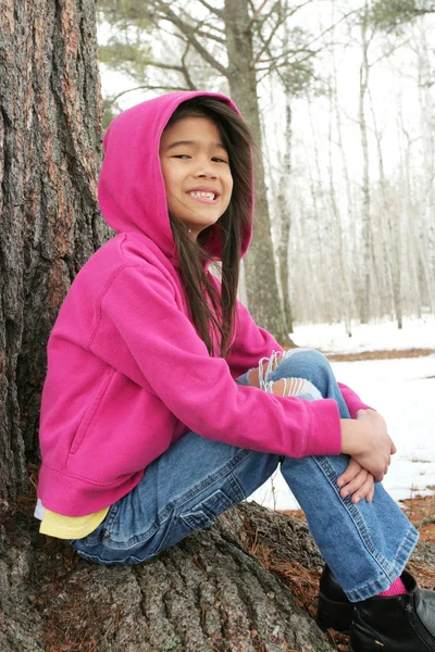 Child Sitting Tree Winter — Stock Photo, Image