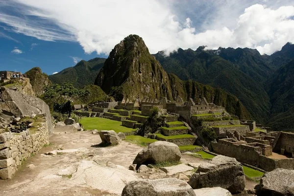 Machu Picchu Sitio Precolombino Inca Ubicado Una Cresta Montaña Sobre — Foto de Stock