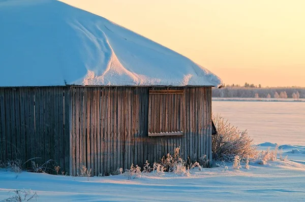 Gammal Lada Vinter Solnedgång — Stockfoto