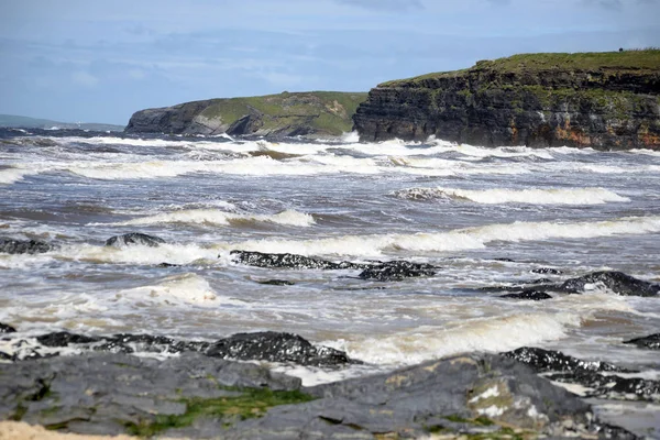 Vlny Útesy Divoké Atlantické Cestě Ballybunion County Kerry Irsko — Stock fotografie