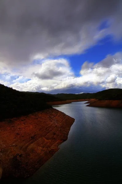 一条美丽的河景观附近 Funcho 葡萄牙的视图 — 图库照片
