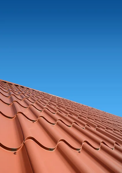 Nuevo Techo Con Chapa Naranja Fondo Cielo Azul —  Fotos de Stock