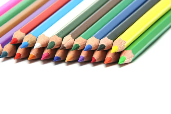 Stapel Mehrfarbiger Bleistifte Isoliert Auf Weißem Hintergrund Mit Nahaufnahme Aus — Stockfoto