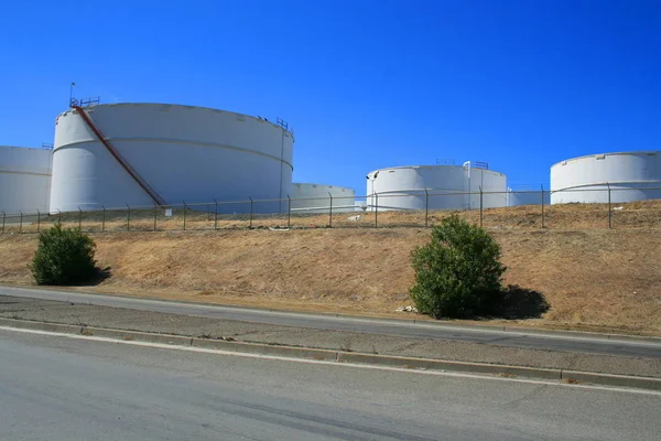 石油貯蔵タンクのクローズアップ — ストック写真