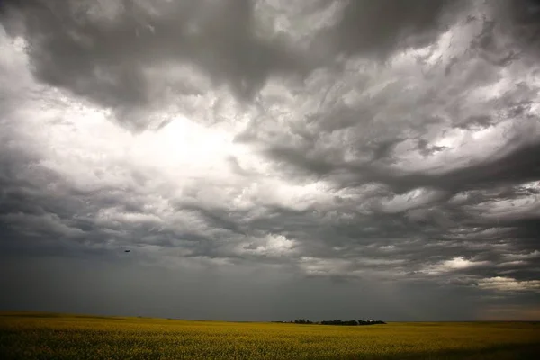 Συννεφιάσιμα Σύννεφα Περιέχουν Σοβαρά Ρεύματα Της Συνέλευσης Πολύ Υψηλούς Απρόβλεπτους — Φωτογραφία Αρχείου