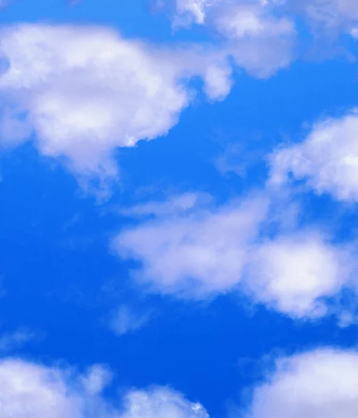 Μπλε Ουρανός Και Σύννεφα — Φωτογραφία Αρχείου