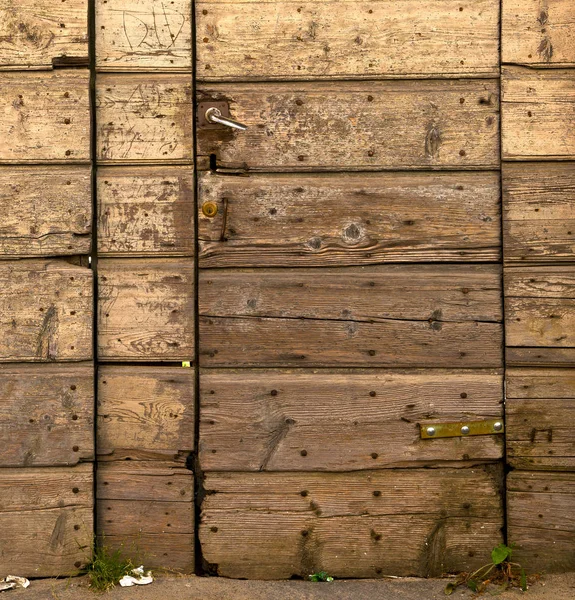 门还是老城区 Sumirago 棕色的抽象生锈铜门环关闭木材意大利伦巴第大区 — 图库照片