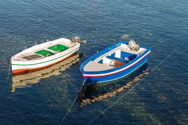 Pequeno Barco Pesca Tradicional Feito Madeira Colorido Pintado Sicília — Fotografia de Stock