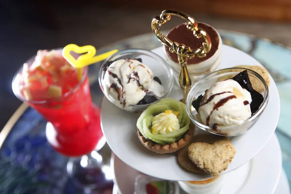 Uma Tigela Com Doces Biscoitos Para Chá Alto — Fotografia de Stock