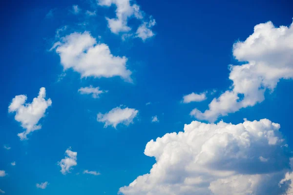 Αφράτο Σύννεφο Μπλε Του Ουρανού — Φωτογραφία Αρχείου