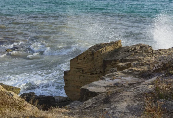 Limestone Cliff Sea Spray Ses Covetes Maiorca Ilhas Baleares Espanha — Fotografia de Stock