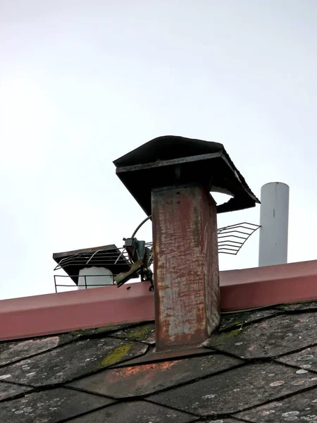 Retrato Antena Rota Chimenea Oxidada — Foto de Stock