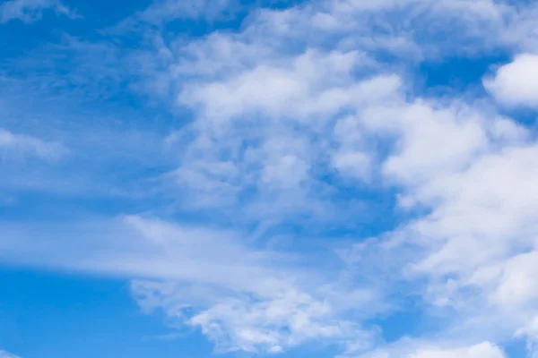 Close Van Blauwe Hemel Met Witte Wolken — Stockfoto