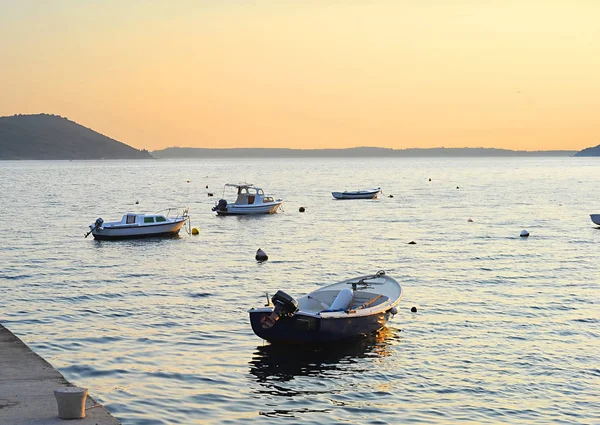 Horgászcsónak Herceg Novi Harbor Naplementekor Montenegró — Stock Fotó