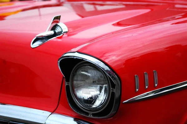 Kırmızı Tarihi Jaguar Araba Cardiff Koyunda Yatay Çerçeveli Çekim Kırmızı — Stok fotoğraf