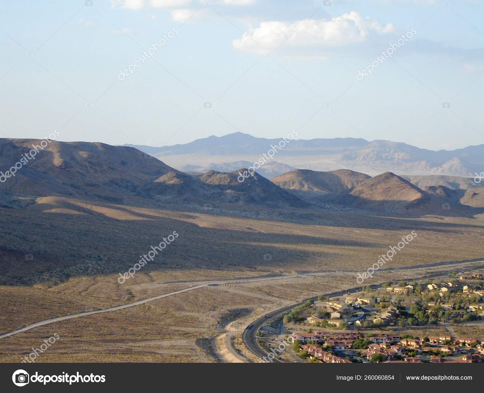 Base Exercito Fort Irwin Com Fundo Montanha Stock Photo C Yayimages 260060854