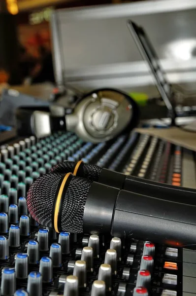 Parte Mezclador Sonido Audio Con Micrófono — Foto de Stock