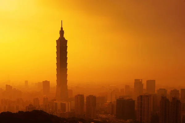 Hermosa Vista Del Horizonte Con Puesta Sol —  Fotos de Stock