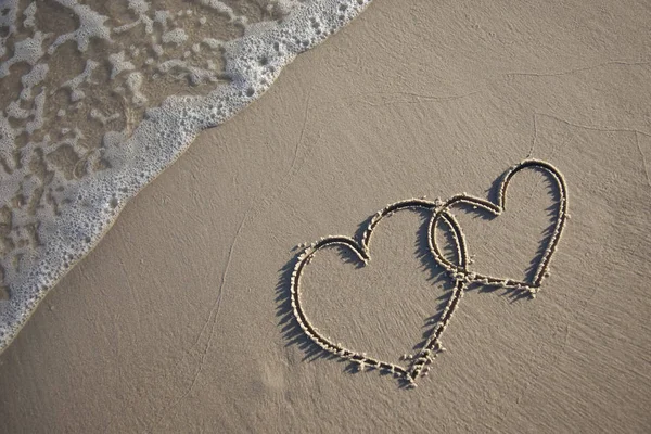 Серця Намальовані Вологому Піску — стокове фото