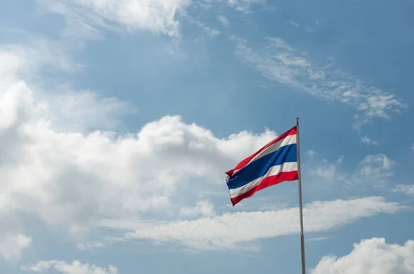 Тайський Прапор Нації Під Блакитним Небом — стокове фото